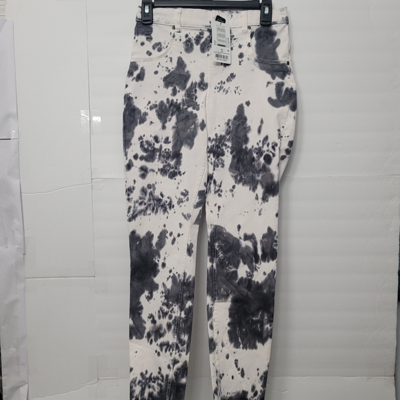 HUE DENIM Mod Modern Denim High Rise SkimmerProduct Description Style U22465 - Picture 3 of 9